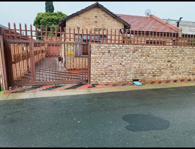 6 BEDROOM HOUSE FOR SALE IN NEW MODDER